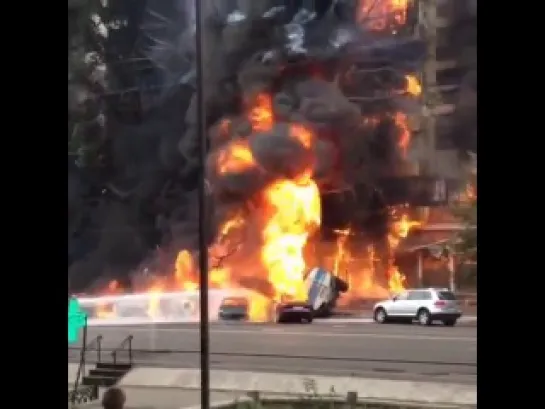 В центре Алматы взорвался бензовоз, отказали тормоза