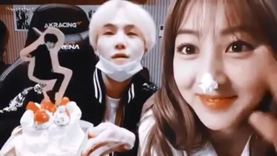 yoonhyo — vlive (3)