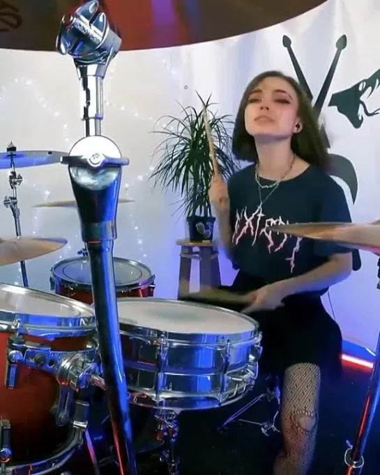 Видео от Барабанщики «FunkyDrummer»