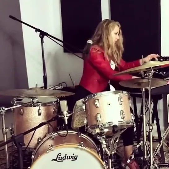 Видео от Барабанщики «FunkyDrummer»