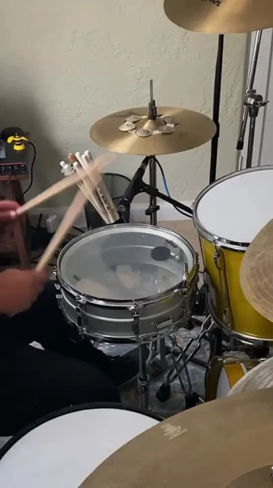 Видео от Барабанщики «FunkyDrummer»