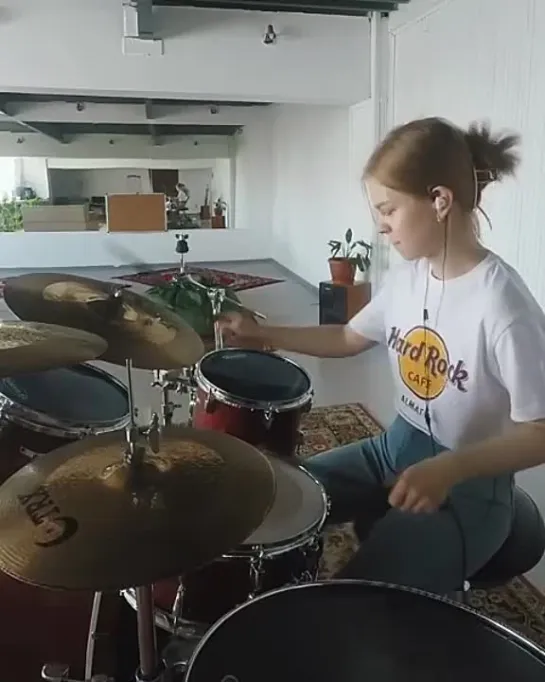 Видео от Барабанщики «FunkyDrummer»