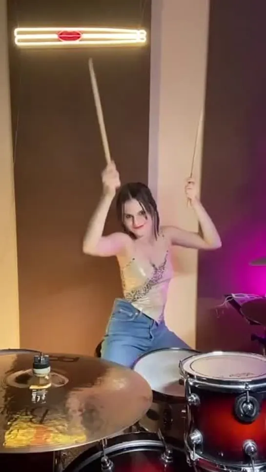 Видео от Барабанщики «FunkyDrummer»