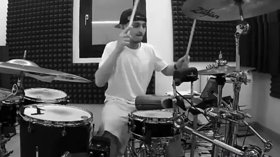 Видео от Барабанщики «FunkyDrummer»