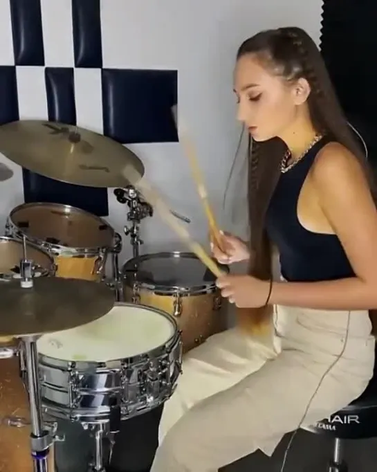 Видео от Барабанщики «FunkyDrummer»