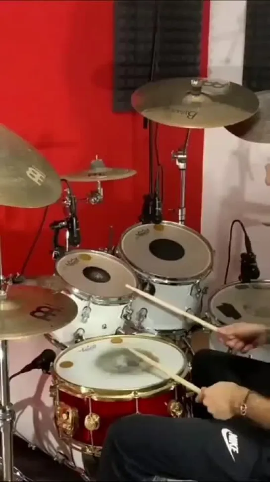 Видео от Барабанщики «FunkyDrummer»