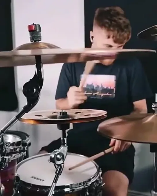 Видео от Барабанщики «FunkyDrummer»