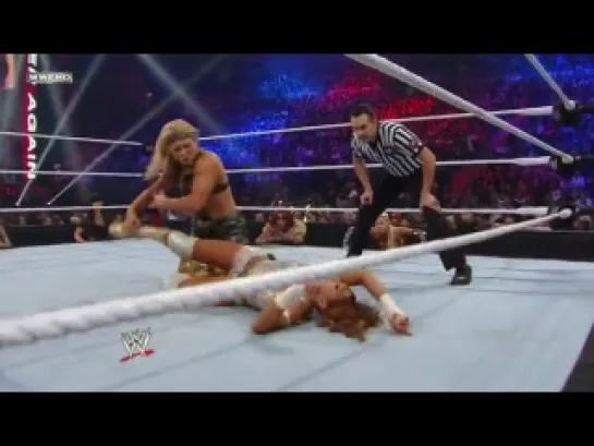 Beth Phoenix vs Eve Torres (Survivor Series 2011)