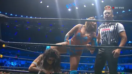 Lady Shani Vs Faby Apache  (mask vs hair)