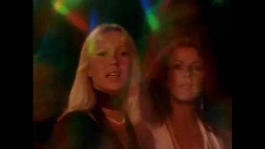 Шведский квартет "ABBA" в исполнении песни “Summer Night City”.