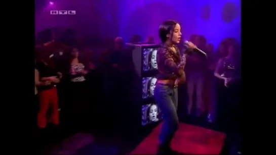 Alizee - Moi Lolita (Live Top of the Pops 2001 England)