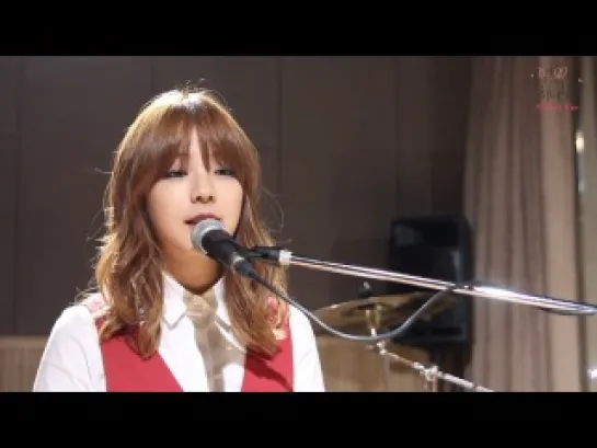 Juniel - I Think I'm In Love (Piano)