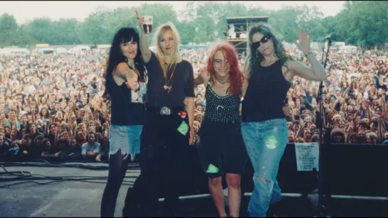 L7 - Pretend We´re Dead Documentary