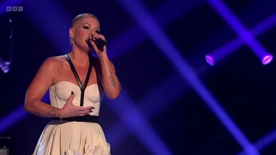 P!NK - TRUSTFALL (Live at The Graham Norton Show)