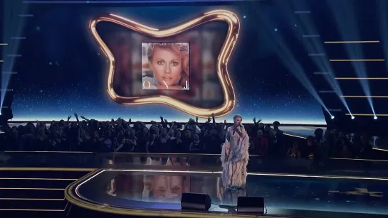 P!NK - Hopelessly Devoted To You - Olivia Newton-John Tribute (Live From The 2022 American Music Awards)