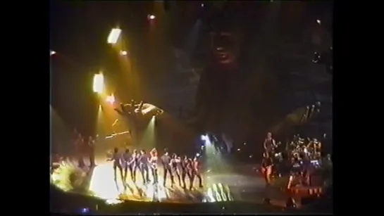 Mylene Farmer - 09 - "Medley" - Mylenium tour - Любительская запись - Paris Bercy - 26.09.1999