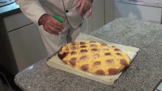 Coca de Brioche con Crema Pastelera