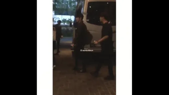 [FANCAM] 151206 GOT7 покидают отель в Сингапуре