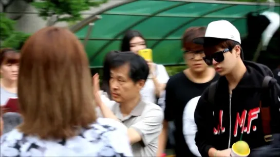 [FANCAM] 140725 YoungJae по пути на @ Music Bank (HD)