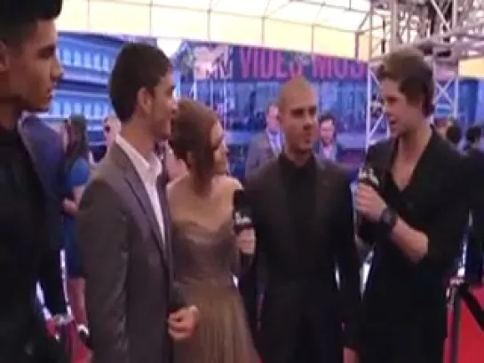 VMA 2012: Red Carpet Report With Holland Roden - The Wanted