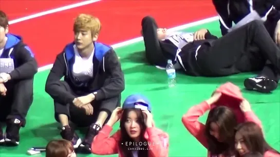 [150202] Chunji, Niel and 100%’s Chanyong playfully roughhousing @ Idol Athletics Sports Championship