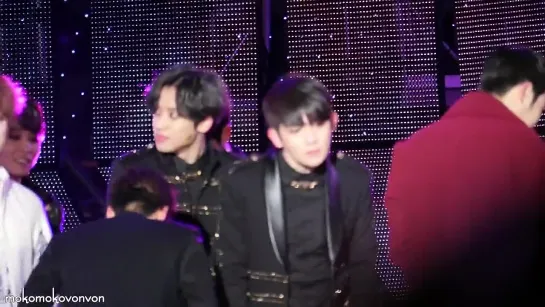 [141231] L.Joe, Niel talking and Chunji checking out Jeongmin’s necklace @ MBC Gayo Daejun