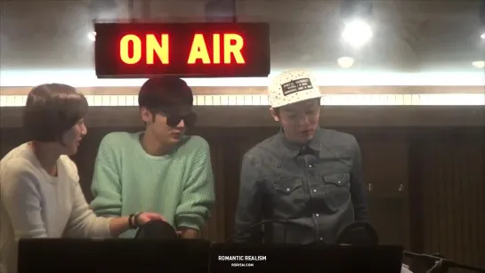 [141126] Chunji & L.Joes arrival and departure @ Caffe Bene Live Broadcast