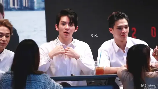 [141019] Ricky acting coy with when realising he was being filmed @ Uijeongbu fansigning