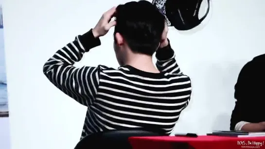 [141014] Ricky fixing his hair @ Nowon Fansigning