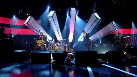 Depeche Mode - Walking In My Shoes (BBC Jools Holland 05.01.09)