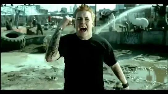 🔥🥁🎸Papa Roach - She Loves Me Not (Official Music Video)