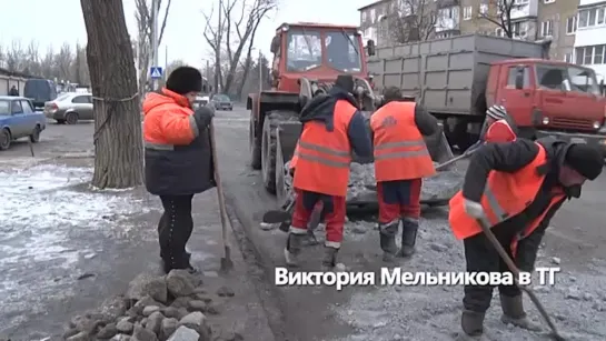 «Начинаются прилёты, люди падают под бордюр...полежат, ?