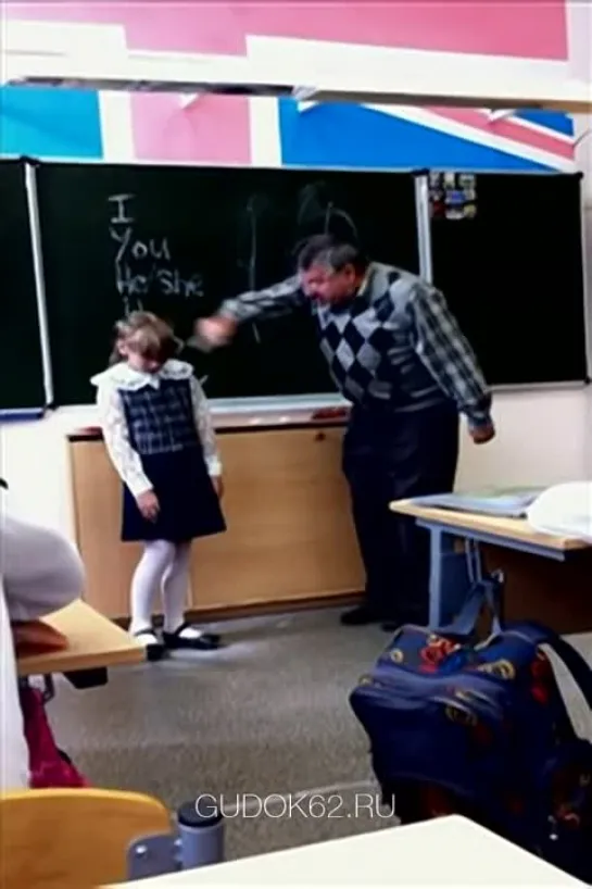 Маленькая школьница дала учителю по яйцам / Ю это ТЫ / A Little Schoolgirl Kicked Teacher's Balls