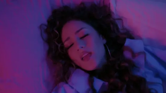 Skylar Stecker - Let It Pour