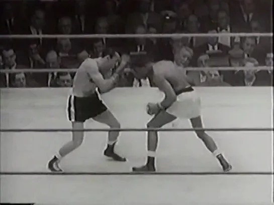 1958-03-25 Carmen Basilio vs Sugar Ray Robinson II (World Middleweight Title)