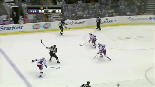 Evgeni Malkin scores off Crosby feed 12⁄15⁄10