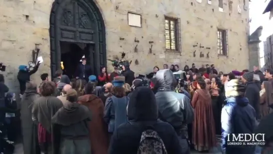 @imediciofficial publicou vídeo exclusivo de Daniel Sharman gravando cena para a segunda temporada de Medici. - - @imedicioffici