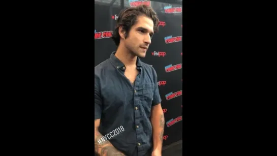 Outro vídeo do Tyler Podey concedendo entrevista ao Hollywood Life.