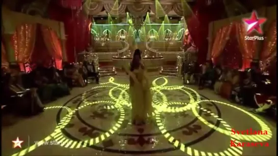 Khushi Kumari Gupta (Sanaya Irani)- Dancing to Bahara at Star Parivaar Ka Tyohaar