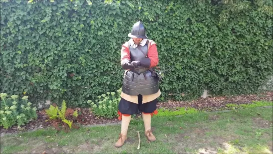 putting them into armour, 17th century soldier vs sailor