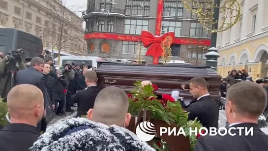 Юрия Соломина проводили в последний путь аплодисментами. Овации не смолкали около 5 минут.