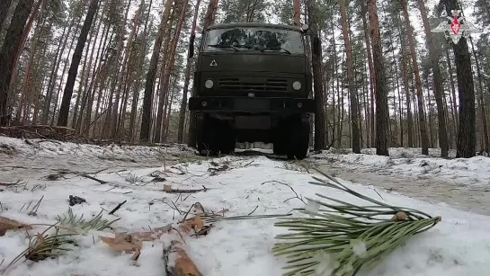 Сотрудники военной автоинспекции ЦВО продолжают контролировать безопасность дорожного движения на Краснолиманском направлении.