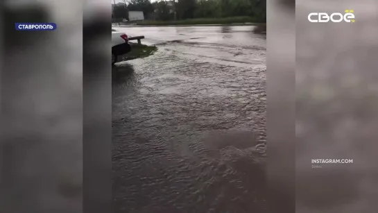 В Ставрополе устраняют последствия мощного ливня.