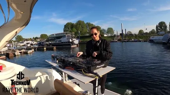 Lilly Palmer-Kingsday session on a boat