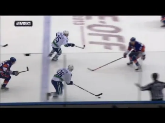 Daniel Sedin scores far side on Nabokov