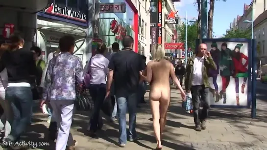 Nude in Public - Lucie 4