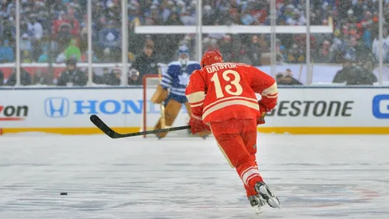 Pavel Datsyuk roofs a goal in the Winter Classic shootout / Эффектный буллит с неудобной руки в исполнении Дацюка