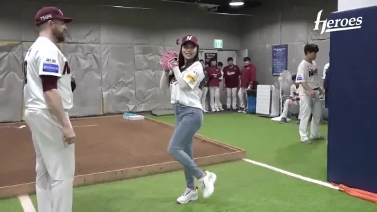 [16.10.18] Ailee First Pitch practice