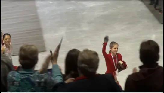 [13-14] Церемония награждения Skate Canada 2013 Ladies Winners Lap