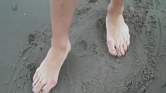 J.T.'s bare beach feet